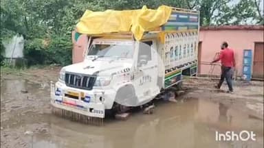 बुदनी: देवगांव में खड़ी पिकअप वैन के पाँचों टायर चोरी, पुलिस ने मामला दर्ज किया