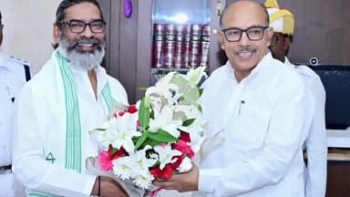 कांके: झारखंड विधानसभा में मॉनसून सत्र के पहले दिन सीएम ने विधानसभा अध्यक्ष का अभिवादन किया