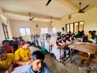 उतरौला: उतरौला में एम जे एक्टिविटी हाई स्कूल में छात्रों के लिए सफलतापूर्वक आयोजित की गई अंग्रेजी लेखन प्रतियोगिता