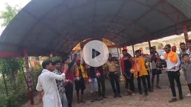 कनवास: महाकाल की नगरी से पैदल चलकर पहुंचे कावड़िए, समद खेड़ी धाम में हुआ स्वागत, प्राचीन शिव मंदिर कुंड में किया जलाभिषेक