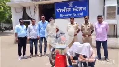 हिंगणघाट: सेलू गावाजवळ नाकाबंदी करुन पोलिसांची अवैध दारू वाहतूक करणाऱ्या दोघांवर कारवाई