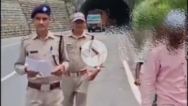 देहरादून: क्लेमेंटटाउन थाना पुलिस ने अभियुक्त फिरोज को आशारोड़ी से सहारनपुर की सीमा में छोड़ा, छह माह के लिए किया जिला बदर