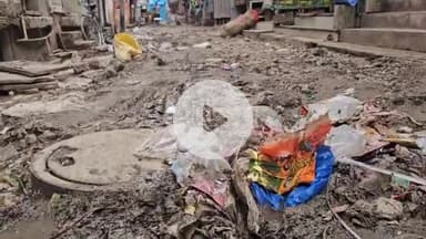 हनुमानगढ़: आक्रोशित दुकानदारों ने सीवरेज निर्माण कंपनी के खिलाफ किया प्रदर्शन, गलत पाइपलाइन बिछाने से अंडरग्राउंड में भरा पानी