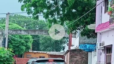 महाराजगंज: परतावल में विद्युत विभाग की बड़ी लापरवाही, जगह-जगह झुल रहे हाईवोल्टेज तार