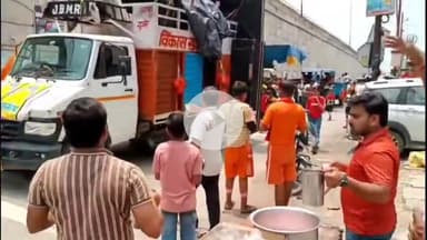 धनौरा: गजरौला हाईवे से गुजरते शिव भक्तों के लिए जगह-जगह भंडारे और शरबत का वितरण किया गया
