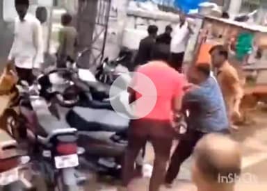 ग्वालियर गिर्द: ग्वालियर: कलराजा अस्पताल के बाहर दो पक्षों में जमकर मारपीट, वीडियो हुआ वायरल