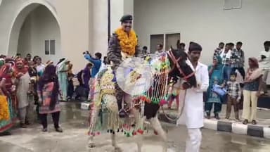 तारानगर: तारानगर विधानसभा के गगौर निवासी सैनिक के रिटायर्ड होने पर रेलवे स्टेशन पर स्वागत व अभिनंदन, घोड़ी पर गांव तक जुलूस