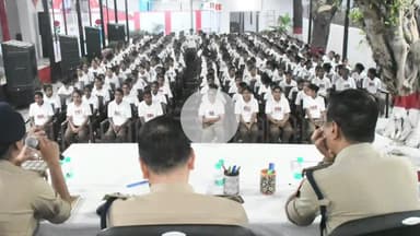 रामपुर: शनिवार को पुलिस लाइन में पुलिस अधीक्षक विद्यासागर मिश्र की उपस्थिति में सैनिक सम्मेलन का आयोजन किया गया
