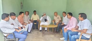 बिश्रामपुर: रेहला में भाजपा नेता टिकैत चौबे के निधन पर सांसद विष्णु दयाल राम ने परिजनों से मिलकर शोक जताया