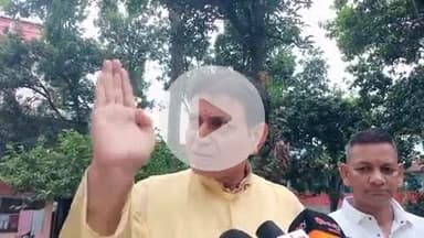 ऋषिकेश: स्वर्ग आश्रम में दर्जाधारी राज्य मंत्री गिरीश डोभाल ने केदारनाथ मंदिर के नकल मंदिर मामले पर कहा- मूल तो मूल ही होता है