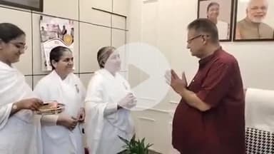 देहरादून: कृषि मंत्री गणेश जोशी ने ब्रह्माकुमारी की बहनों से बांधा रक्षा सूत्र, मंत्री ने दिया रक्षा का वचन