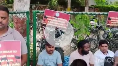 कोल: अलीगढ़ में AMU मेडिकल कॉलेज के कर्मचारियों का धरना प्रदर्शन छठे दिन भी जारी, अभी तक नहीं हुई कोई सुनवाई
