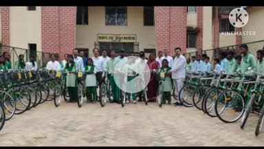 अडकी: अड़की प्रखंड परिसर में छात्र-छात्राओं के बीच साइकिल का वितरण किया गया