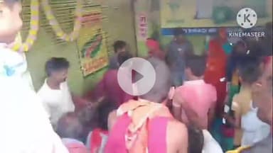 बगहा: रामनगर में यूरिया खाद के लिए दो किसान आपस में भिड़े, वीडियो वायरल