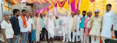 बक्सर जिले के राजपुर विधानसभा क्षेत्र के फतेहपुर ग्राम में Janata Dal (United) के संभावित प्रत्याशी Vishawnth Kumar Paswan के साथ एक श्रद्धांजलि सभा में भाग लिया। मौके पर पार्टी के साथी राघवेंद्र Raghwendra Ujjain, Ravi Raj, नीतीश पासवान आद