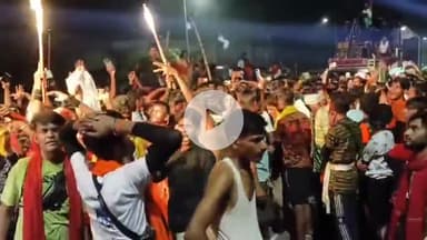 धनौरा: बृजघाट से जल व कावड़ लेकर अपनी मंजिल की ओर बढ़ते शिव भक्त, गजरौला हाईवे पर डीजे चालकों के बीच हुई बहस