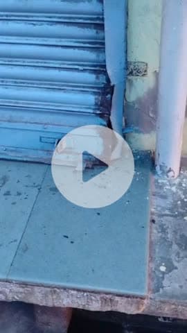 वैर: दीवली रोड पर भुसावर कस्बे में देर रात अज्ञात चोरों ने दो किराना दुकानों के शटर तोड़कर चोरी का प्रयास किया