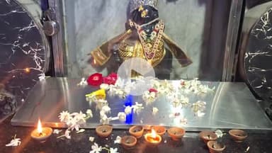 कन्नौज: कन्नौज शहर के शनि मंदिर में सुबह से ही पूजा-अर्चना के लिए पहुंचे भक्त, शनिवार का दिन शनि पूजा के लिए खास होता है