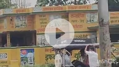 बलरामपुर: खाद की किल्लत खत्म नहीं हो रही, मंडी समिति में यूरिया के लिए कड़ी धूप में लाइन में लगे किसान