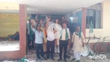 बलरामपुर: भारतीय किसान यूनियन ने उपनिदेशक कृषि कार्यालय पर खाद की मांग को लेकर किया प्रदर्शन