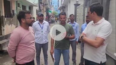 कोल: नगर आयुक्त ने गूलर रोड़ की सफाई व्यवस्था का किया निरीक्षण, दोस्त बनकर सफाई कर्मियों को पढ़ाया स्वच्छता का पाठ