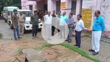 लंभुआ: CHC लम्भुआ के पास गड्ढे में दवाएं मिलने के मामले में जांच के लिए पहुंची स्वास्थ्य अधिकारियों की टीम