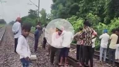 लंभुआ: लखनऊ-वाराणसी रेलखंड पर चांदा हाल्ट के पास रेलवे ट्रैक पर मिला अज्ञात व्यक्ति का शव, जांच में जुटी पुलिस