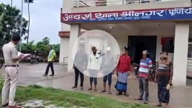 पूर्णिया पूर्व: पूर्णिया SP के आदेशानुसार जिले के सभी थानों पर थानाध्यक्ष द्वारा गुंडा परेड का आयोजन किया गया