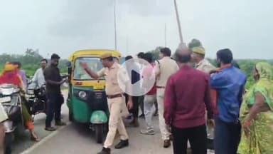 लाडपुरा: शहर में माला फाटक फ्लाईओवर पर सड़क हादसे में एक स्कूटी सवार महिला हुई घायल, एडिशनल एसपी ने भिजवाया अस्पताल