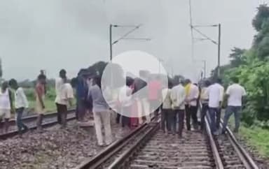 लंभुआ: लखनऊ-वाराणसी रेलखंड पर चांदा हाल्ट के पास रेलवे ट्रैक पर मिला अज्ञात व्यक्ति का शव, पुलिस कर रही पहचान की कोशिश