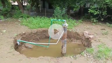 लाडपुरा: जेके लोन अस्पताल के कर्मचारियों के सरकारी क्वार्टर्स के सामने खुली बोरिंग से हादसे का खतरा बढ़ा, प्रशासन बेखबर