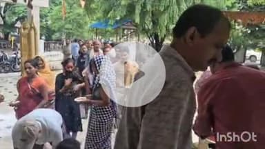 हुज़ूर: रीवा: संजय गांधी अस्पताल परिसर में युवाओं ने गरीब और जरूरतमंदों को कराया भोजन