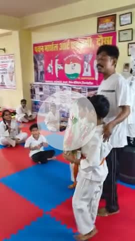 Kritika AVN Kartik twins bacchon ki birthday vish karte hue Karate Khiladi Pawan Marshal art Academy Dausa