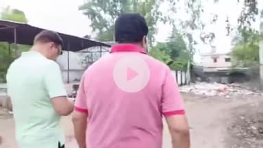 टीकमगढ़: जिला अस्पताल पहुंचे कलेक्टर, सफाई व्यवस्था पर जताई नाराजगी, अक्टूबर तक नई बिल्डिंग तैयार करने के निर्देश