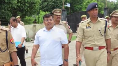 कोल: नुमाइश मैदान में सीएम योगी के आगमन को लेकर जिला प्रशासन अलर्ट, डीएम-एसएसपी ने की तैयारी का निरीक्षण