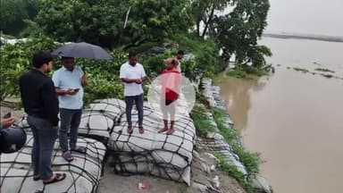 महनार: गंगा नदी के बढ़ते जलस्तर को लेकर जिलाधिकारी के निर्देश पर अलीपुर हट्टा एवं हसनपुर तीनमुहानी क्षेत्र का निरीक्षण किया गया