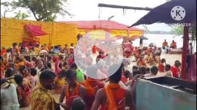 बक्सर: रामरेखा घाट पर अंतिम सोमवारी को शिव मंदिरों में जलाभिषेक के लिए उमड़े श्रद्धालु, घाट सिमटने से हो रही परेशानी