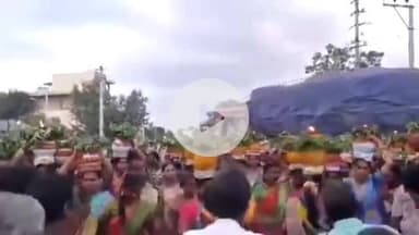 ఎం తుర్కపల్లి: మండల కేంద్రంలో పోచమ్మకు ఘనంగా బోనాల పండుగ, నృత్యాలు చేస్తూ అలరించిన యువకులు