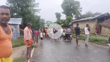 परिहार: नोनाही में बिजली-पानी की समस्या को लेकर ग्रामीणों ने किया सड़क जाम