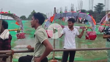 बाह: बटेश्वर में छात्राओं की डाक कांवड़ यात्रा, युवाओं ने किया सेवा कार्य