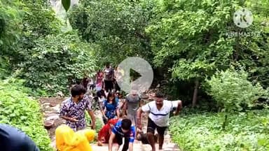 दौसा: 300 से अधिक सीढ़ियां चढ़कर कनक दंडवत देते हुए सैकड़ों शिव भक्त पहुंचे नीलकंठ पर्वत पर, हुआ भव्य स्वागत