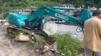 राजगढ़ी: स्यानाचट्टी में चैनलाइजेशन के लिए पहुंचाई गई अतिरिक्त पोकलेन मशीन