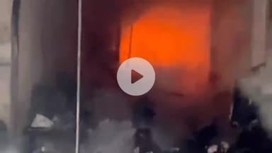 कांके: सहजानंद चौक स्थित मार्केट कॉम्प्लेक्स में लगी भीषण आग, दमकल की टीम आग बुझाने में जुटी