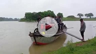 कर्वी: चित्रकूट मऊ में यमुना का बढ़ा जलस्तर, मवई कला सहित एक दर्जन गांव के लोग नाव के सहारे कर रहे हैं आवागमन
