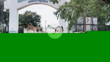 लोहरदगा: राजेंद्र भवन के पास एक व्यक्ति ने जहर खाकर आत्महत्या का प्रयास किया, अस्पताल में भर्ती