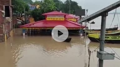 बक्सर: जिले में गंगा नदी का जलस्तर खतरे के निशान के करीब, निचले इलाकों में घुसा पानी