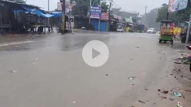 महाराजगंज: जिले में भारी बारिश से जनजीवन प्रभावित, किसानों के चेहरों पर लौटी रौनक