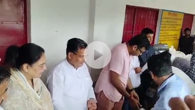 बाह: बाह में चंबल बाढ़ प्रभावित गांवों का दौरा पर्यटन मंत्री, बाह विधायक और DM आगरा ने किया