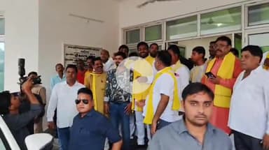 पडरौना: कुशीनगर दौरे पर सुभासपा नेता अरविंद राजभर ने कहा- 'जनप्रतिनिधि सिर्फ मलाई खा रहे, जनता की समस्याओं से कोई सरोकार नहीं'