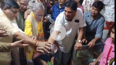 बरेली: वन एवं पर्यावरण मंत्री डॉ. अरुण कुमार सक्सेना ने त्रिवटी नाथ मंदिर में जलाभिषेक किया, विधायक संजीव अग्रवाल भी रहे उपस्थित